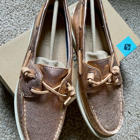 New with box Sperry Shoes size #7 - Picture 12 of 14